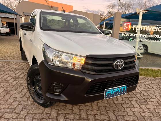 TOYOTA HILUX 2.8 D-4D TURBO DIESEL CS 4X4 MANUAL TOYOTA HILUX 2.8 D-4D TURBO DIESEL CS 4X4 MANUAL